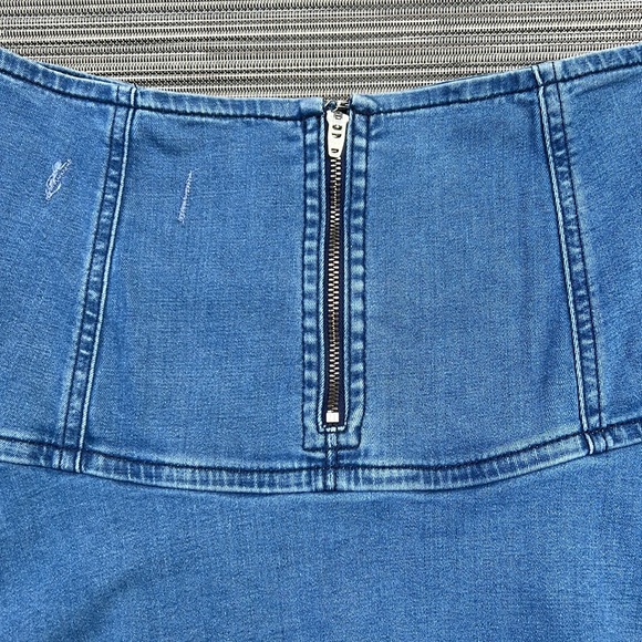 👋🎯NWOT FP We The Free Highlands Denim Mini Skirt Blue Size 4 - Picture 8 of 12